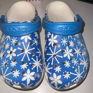 Crocs classic snowflake